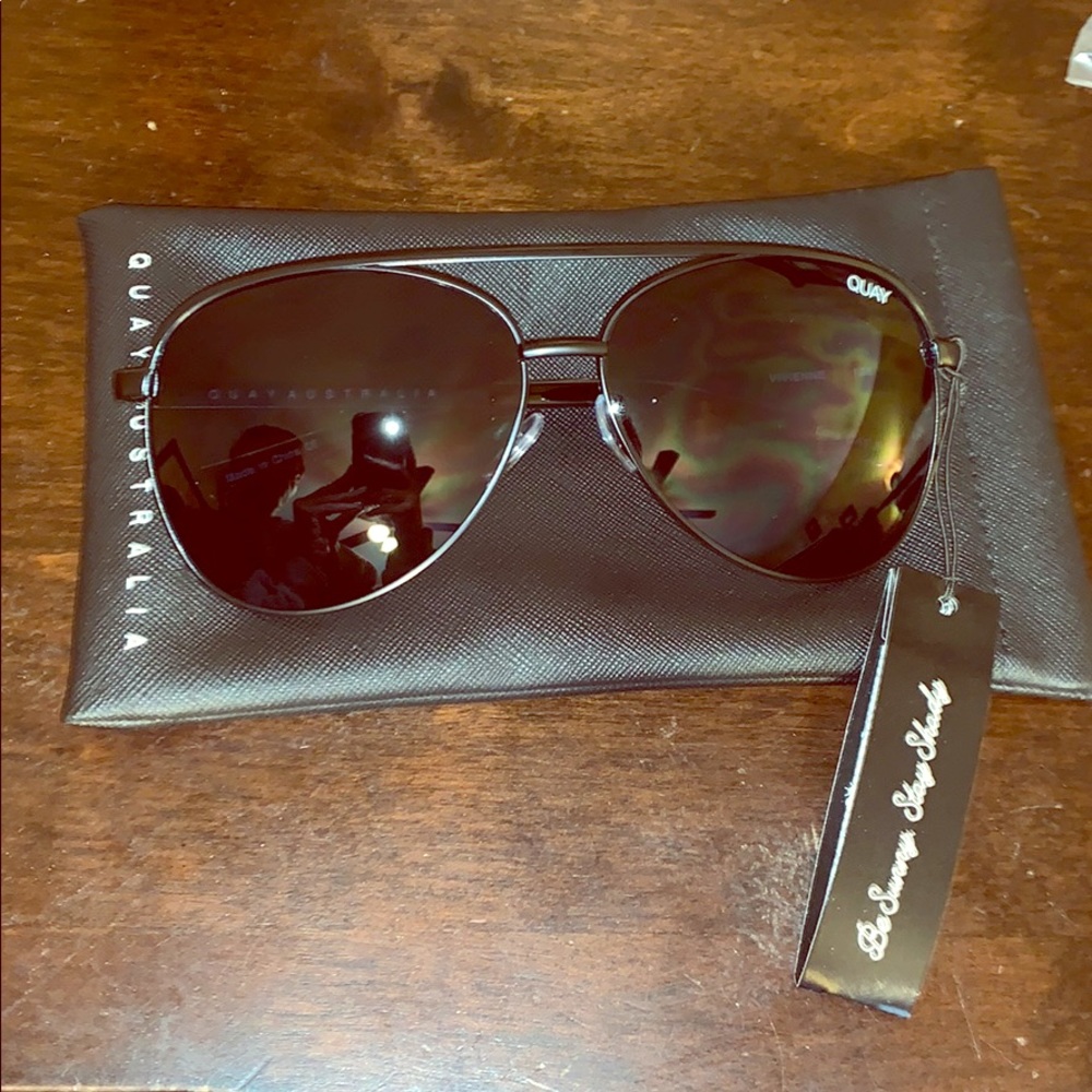 Quay sunglasses- NWT - never worn with case 🌸